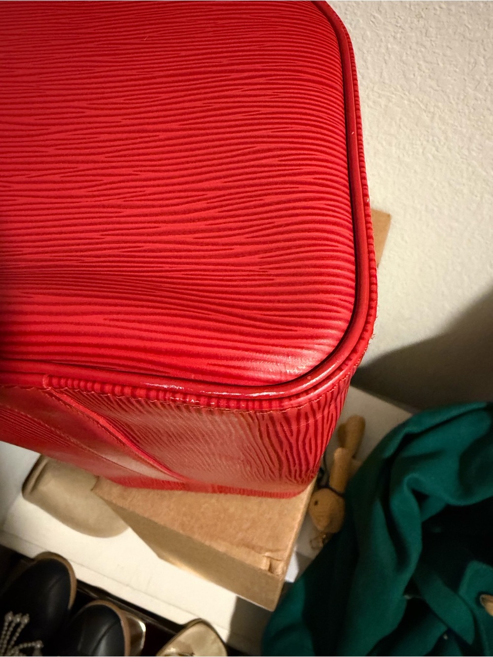 Louis Vuitton Red Epi Speedy 30 with Gold Hardware - Picture 3 of 16